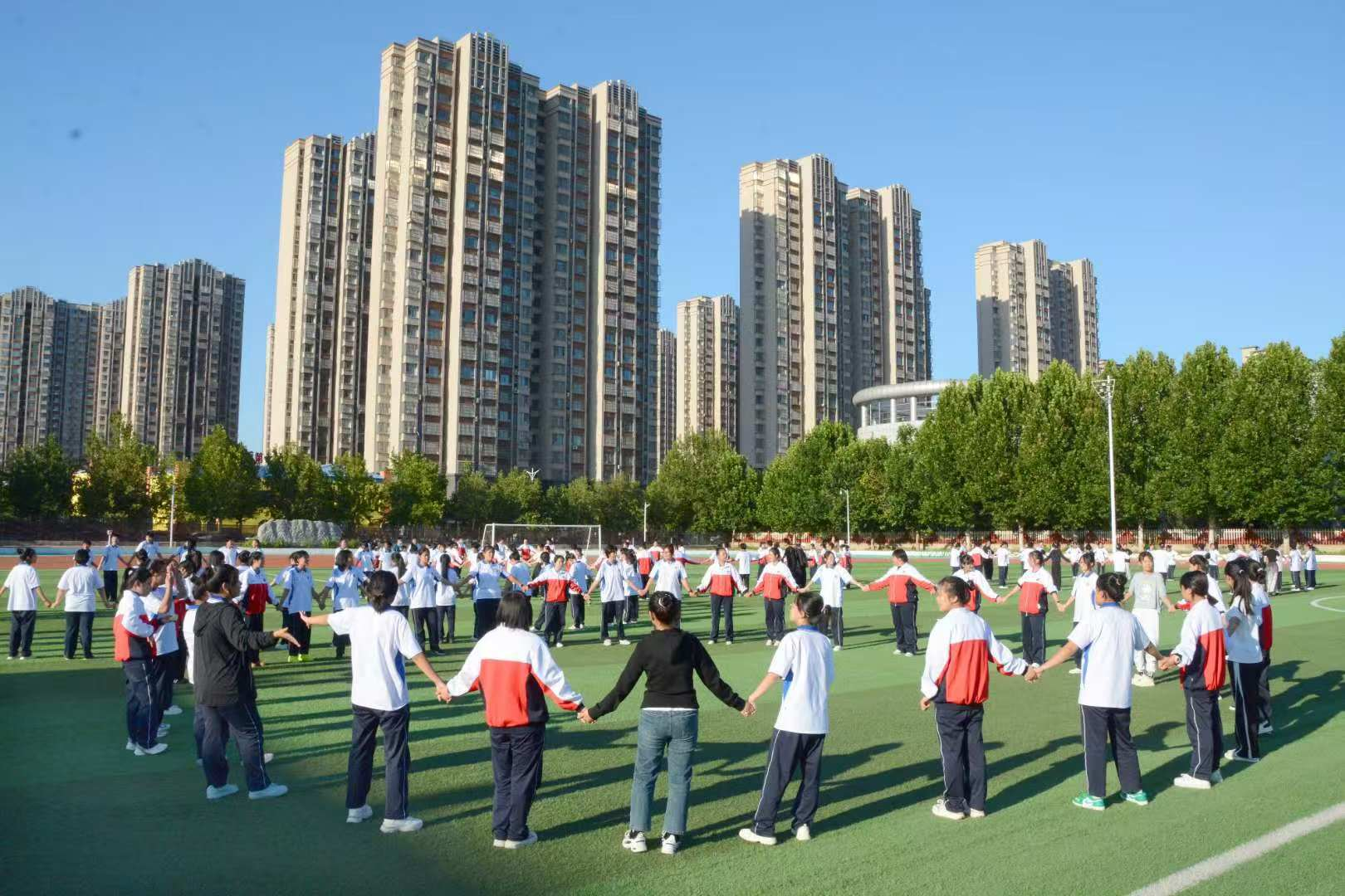 现代服务部新生入学特色活动——团体心理行为训练