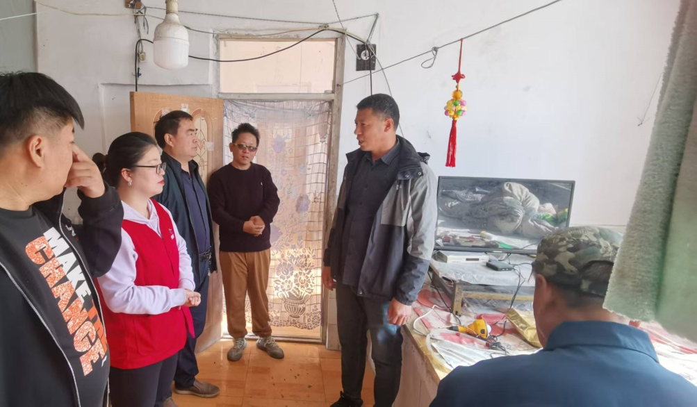 驻大新庄镇孟庄子村下沉工作队开展走访慰问困难群众活动